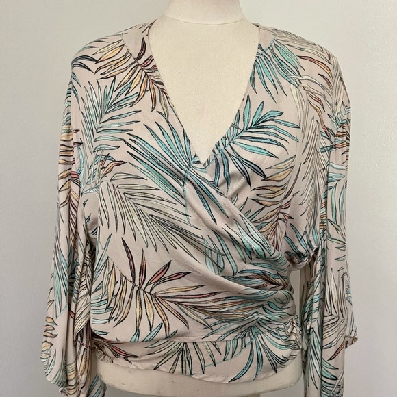 Top - Picture 4 of 7